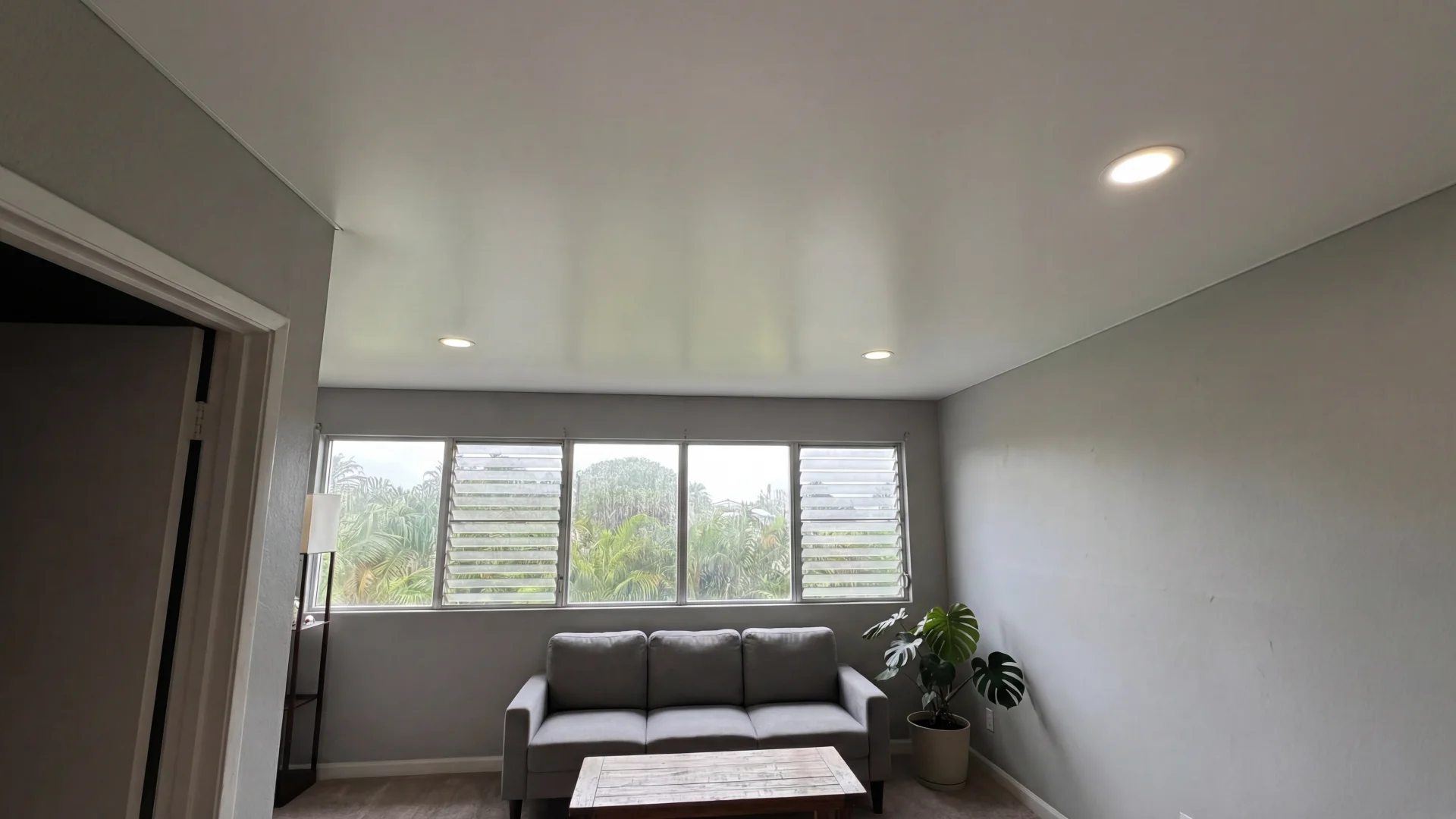 Room with stretch ceiling installed